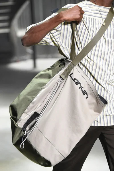 Look 50